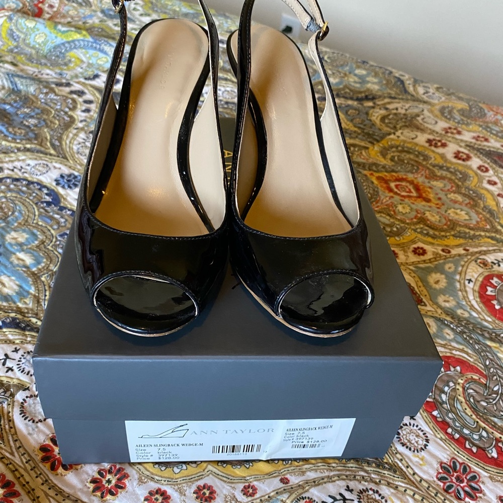 Ann Taylor slingback peep toe wedges size 7.5